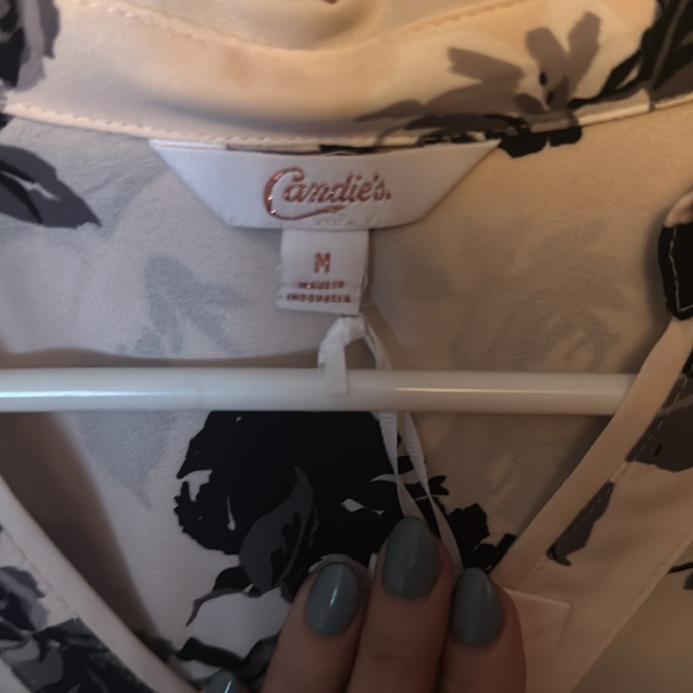 New long sleeve button up blouse with tags - Picture 3 of 4